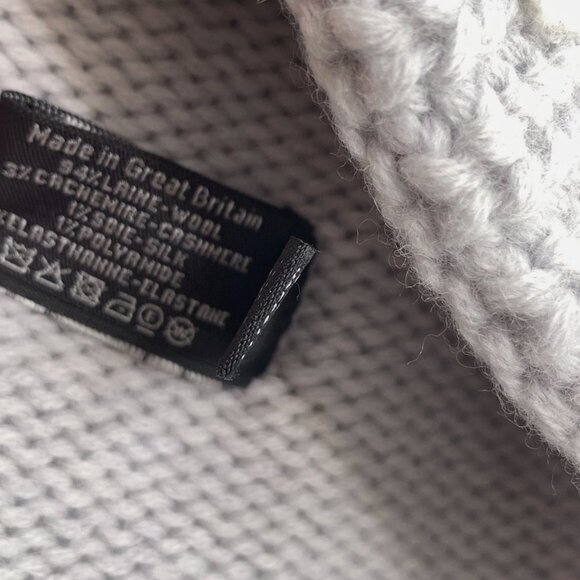 Authentic Chanel Grey Beanie Hat CC logo Brand New - Picture 8 of 14